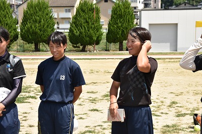 写真：お礼の言葉を述べる主将の高橋さん