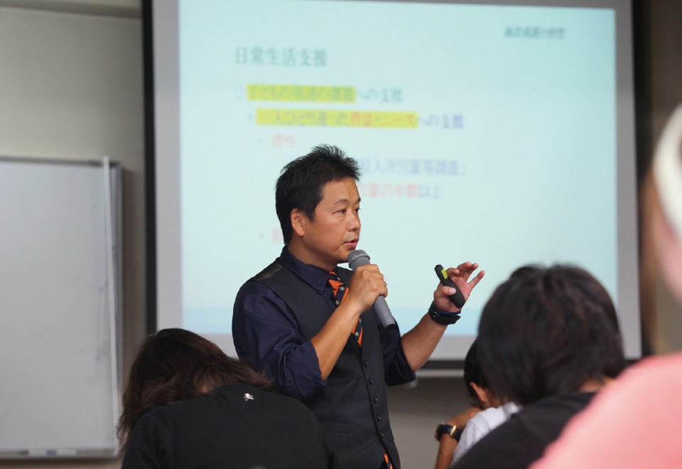 写真:社会的養護内容の授業の様子