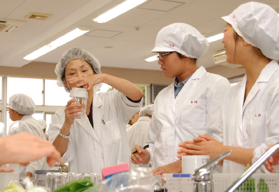 写真:規則栄養学実験の様子