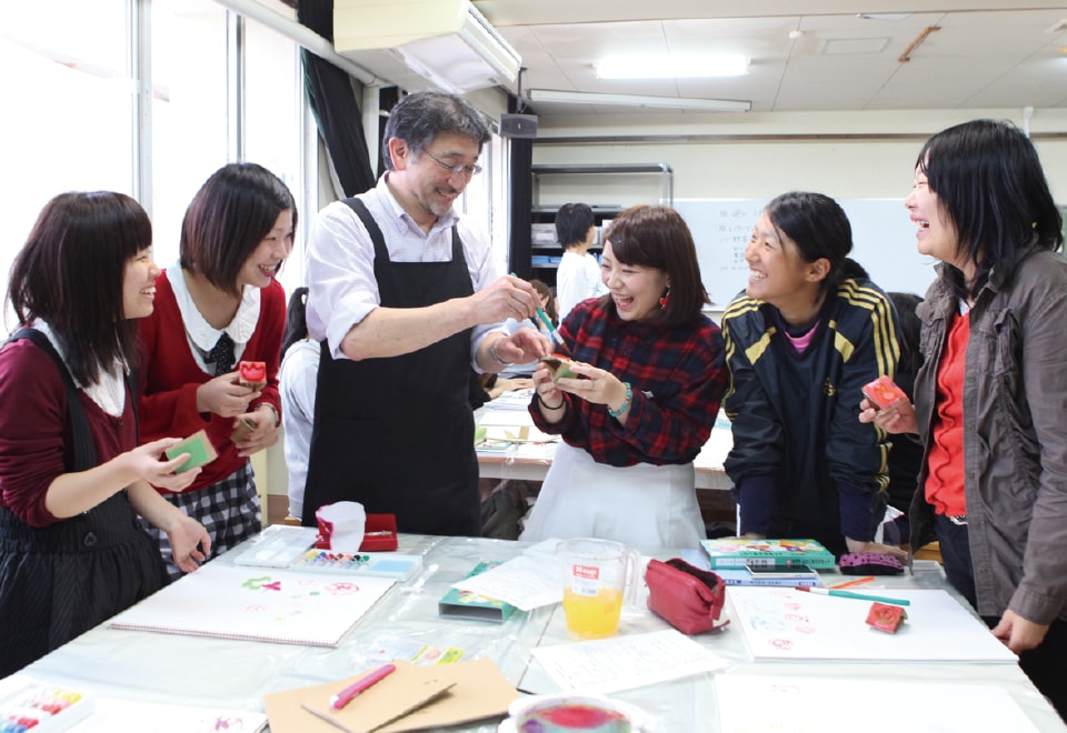 写真:幼児造形の授業の様子