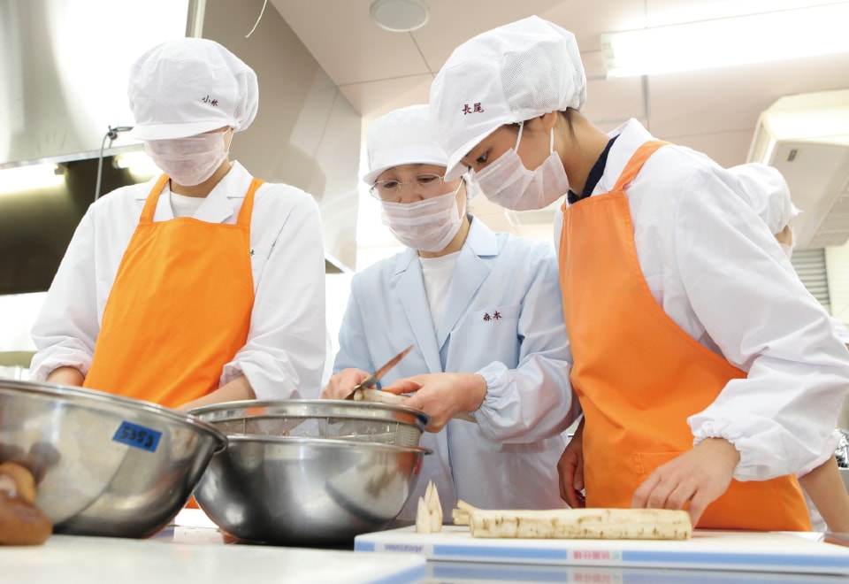 写真:給食経営管理論実習の様子