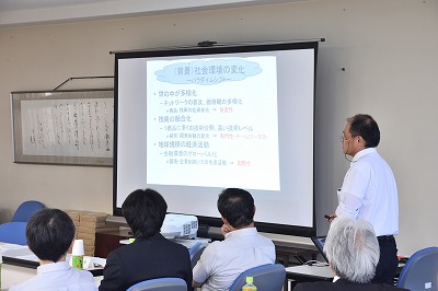写真：津山高専の取り組みなどを紹介する副校長