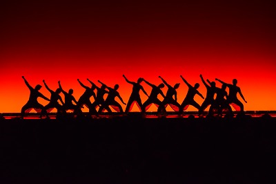 写真：黒ダンスチームのダンス
