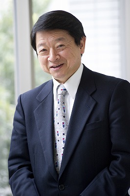 写真:客員教授・片山善博氏