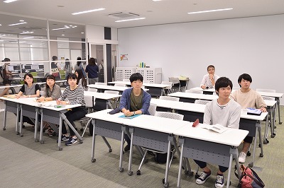写真：島根大学生6名と先生1名