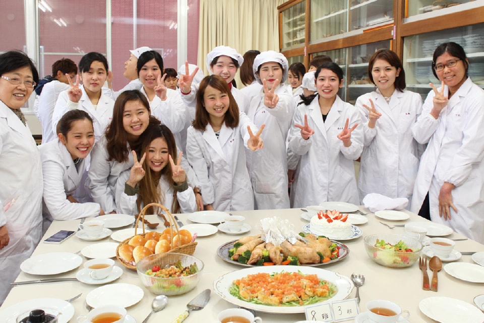 写真:2年次の「栄養学特別演習」での集合写真