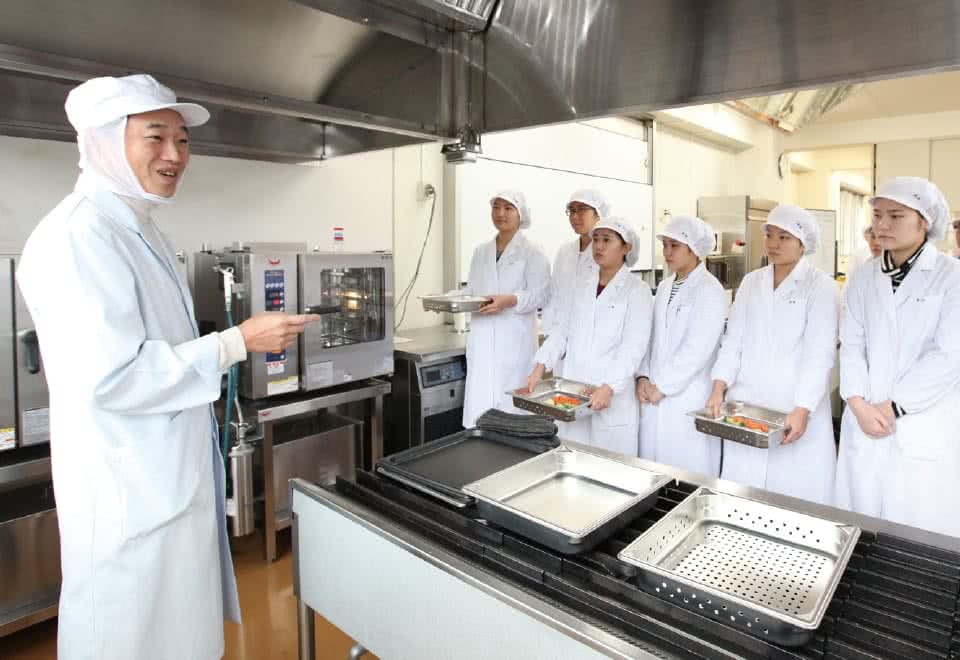 写真:給食献立作成論の実習の様子