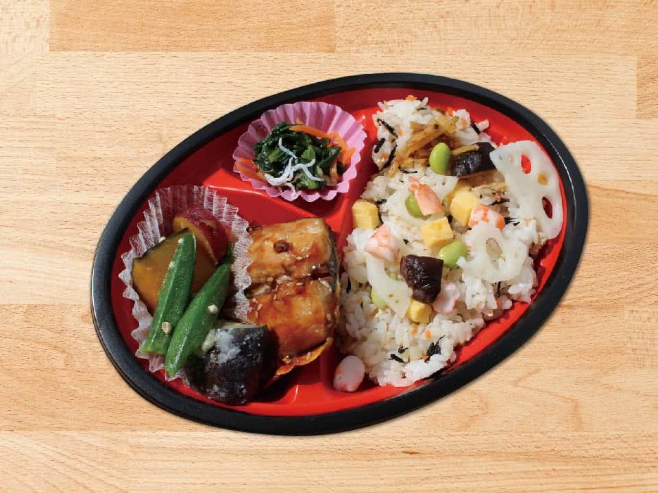 写真:20品目の華咲きちらし弁当