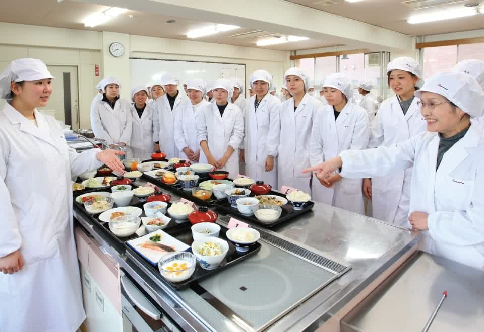 写真:栄養学実習の様子