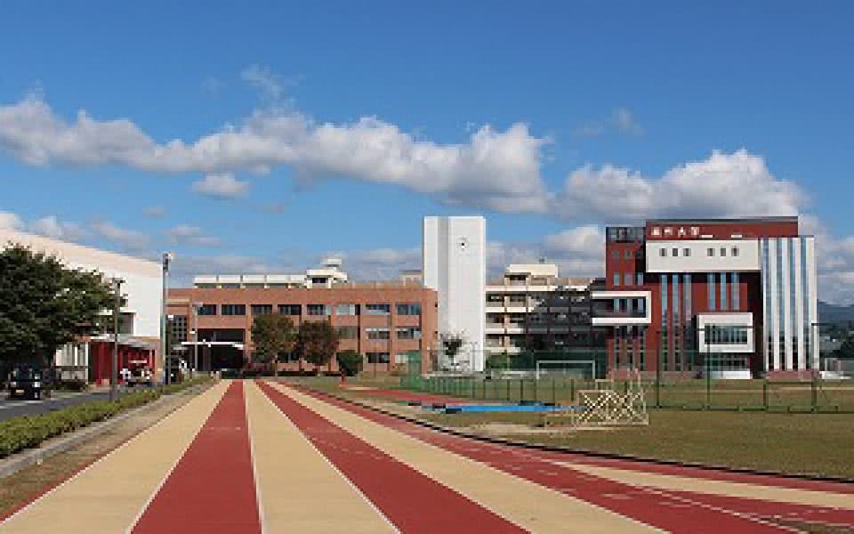 写真:美作大学の校舎の遠景