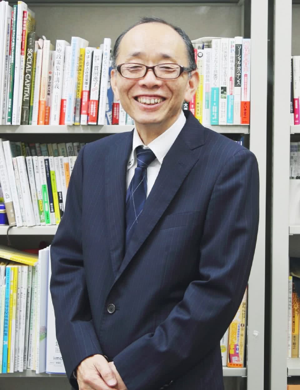写真:社会福祉学科学科長 小坂田稔