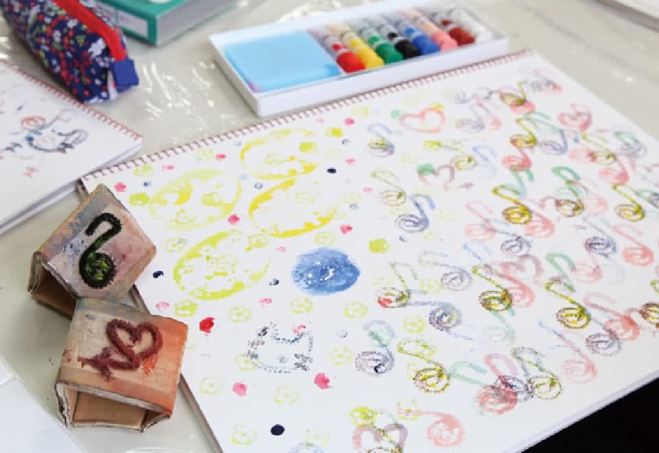 写真:手作りの判子をおしてみた紙