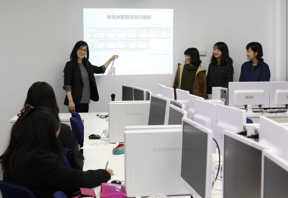 写真:発達心理学演習の授業を受けている様子