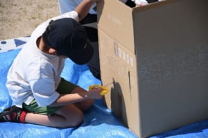 子どもが遊んでいる様子