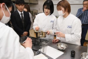 試作会の様子