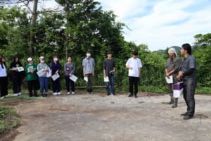 ブドウ剪定作業の様子