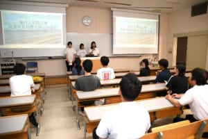 報告会の様子