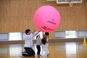スポーツを楽しんでいる様子