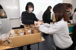 ちらし寿司提供の様子
