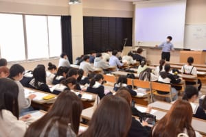 児童学概論授業風景