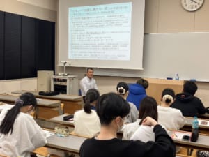 松尾ゼミ勉強会風景