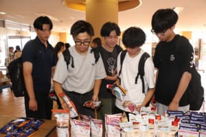 配布の様子