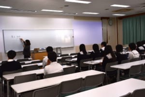 講義を受ける美作高校の生徒