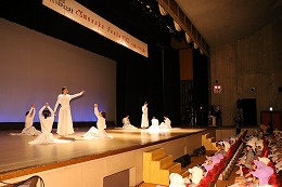 沖縄県人会創作ダンスの写真