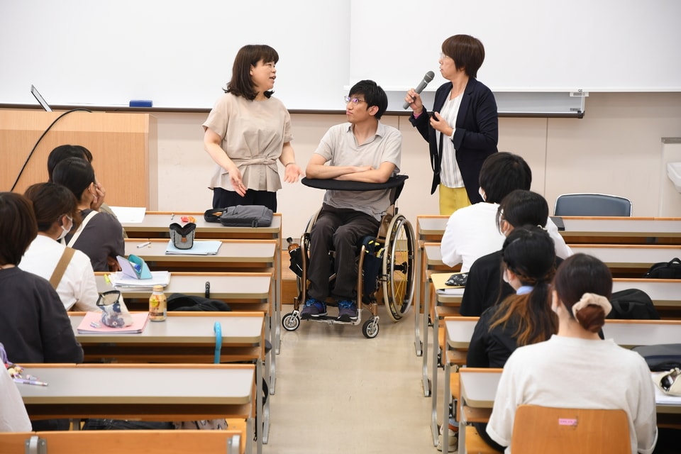 写真:障害者福祉Ⅰ・Ⅱの授業の様子