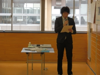 明石さん卒業研究発表の写真