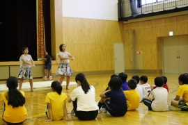 グアムの小学生との交流の写真