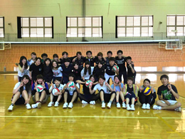 高知県人会新入生交流バレーボール大会の写真