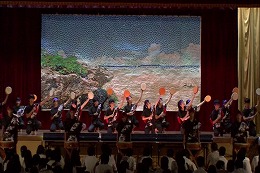 西京極中学校の劇の写真