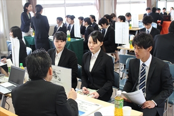 説明会の写真